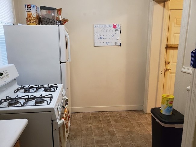 Building Photo - 1 br, 1 bath House - 454 W. King St. Apt. 1