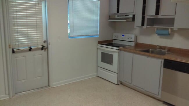 Building Photo - 828 Prosperity Farms Rd