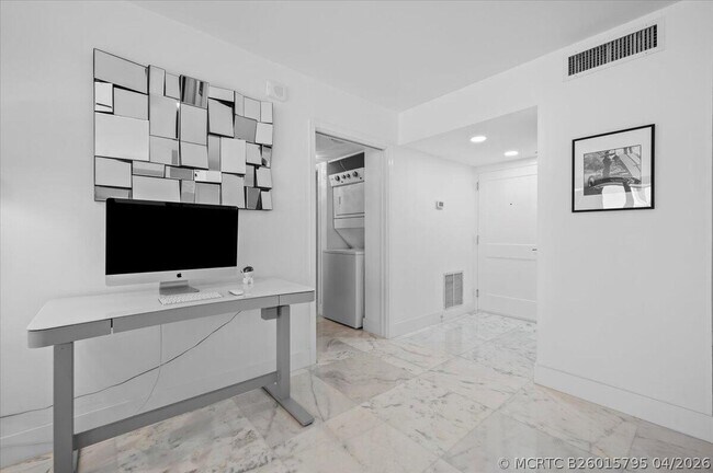 Foto del edificio - 3400 N Ocean Dr