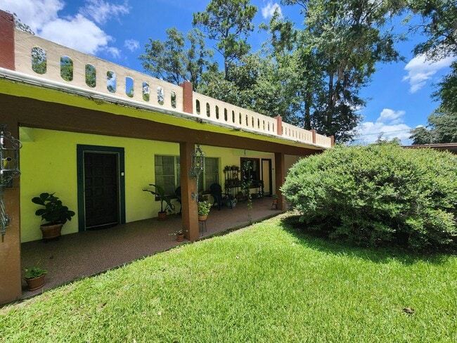 Foto del edificio - Spacious & Modern 2-Bedroom Duplex in Priv...