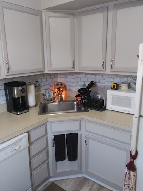 KITCHEN - 605 8th Ave