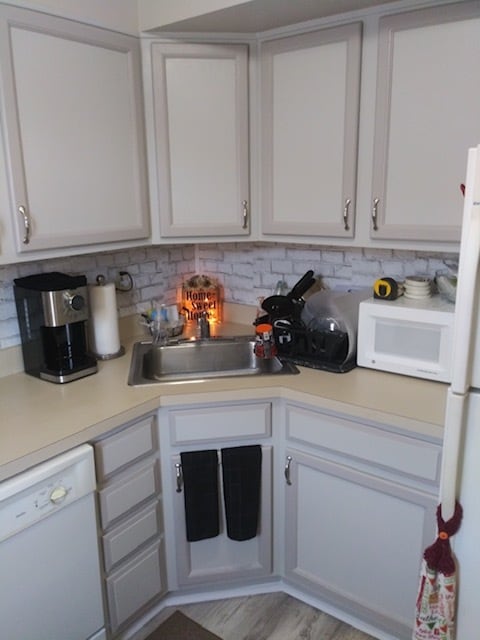 KITCHEN - 605 8th Ave