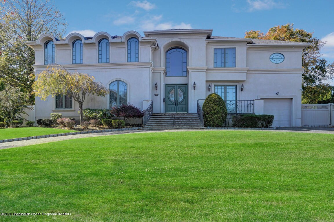 Primary Photo - 880 Red Oaks Dr