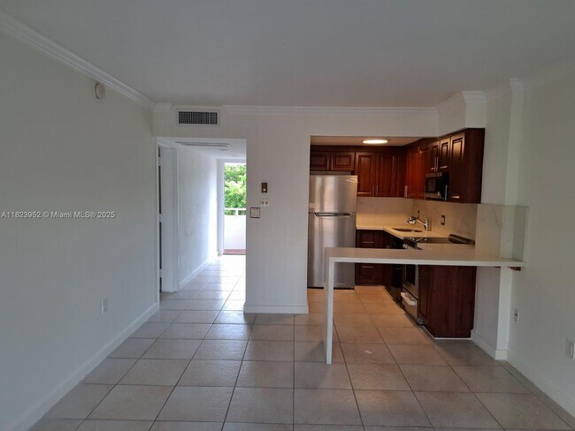 Foto del edificio - 1650 NE 115th St