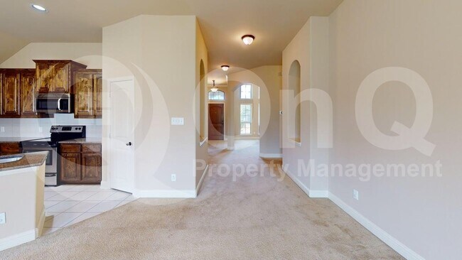 Building Photo - 1705 Fair Oaks Ln