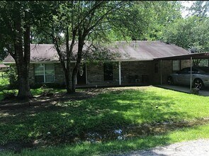 Building Photo - 110 Post Oak Ln