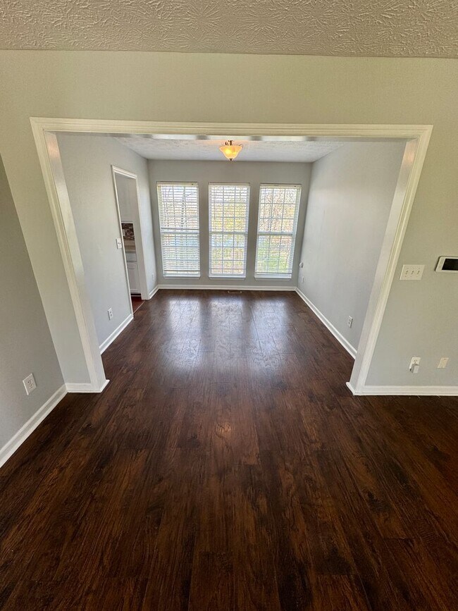 Foto del edificio - 3 bed & 2 bath located in Oxford! Additional photos coming soon!