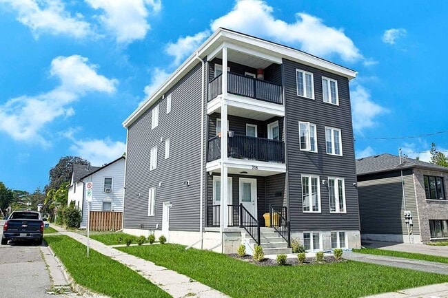 Building Photo - 218 Celina St