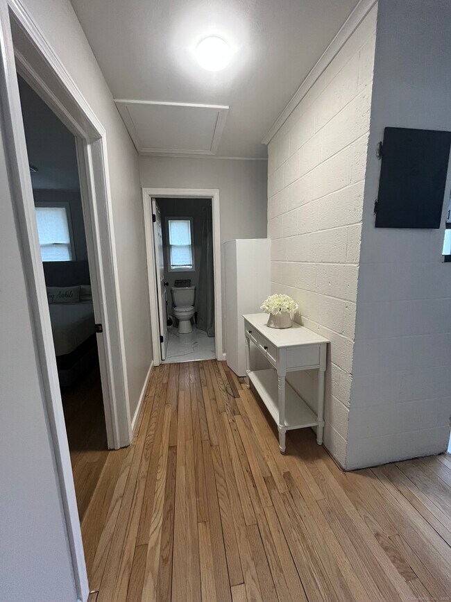 Foto del edificio - 538B Winthrop Rd