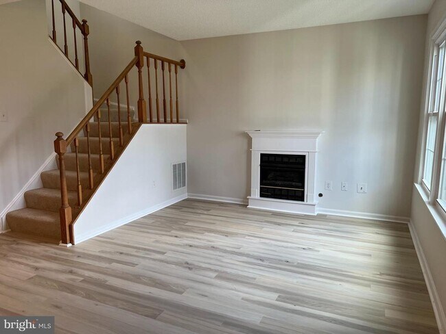 Foto del edificio - 6015 Netherton St