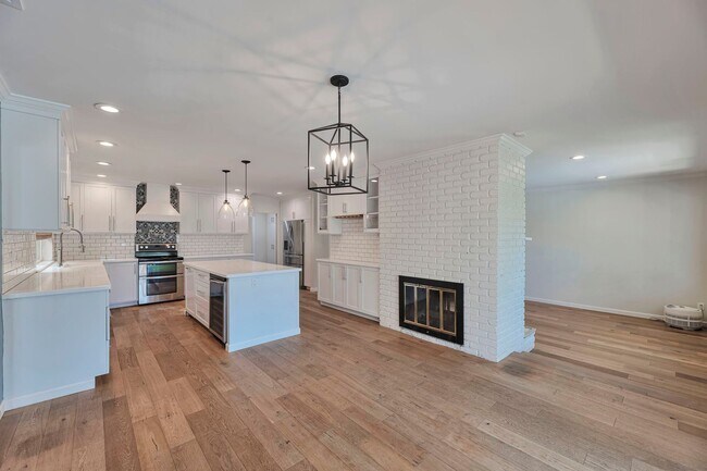 Building Photo - Charming North Scottsdale Home with Office...