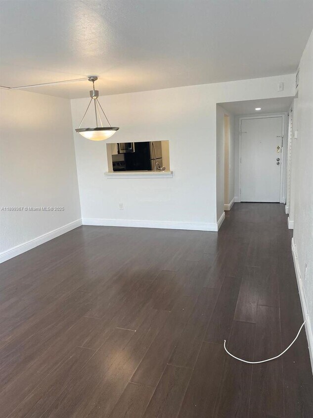 Foto principal - 484 NW 165th St