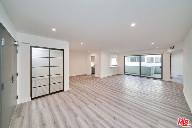 Building Photo - 137 S Maple Dr