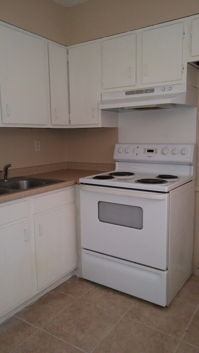 Building Photo - 4416 Laplace St