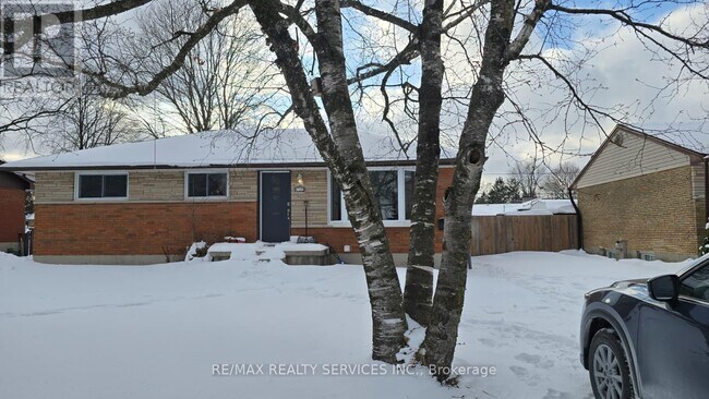 Building Photo - 1183 Farnsborough Crescent