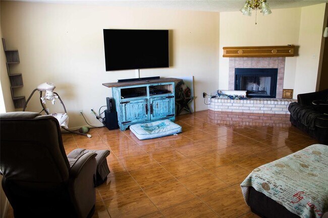 Foto del edificio - 2406 Lily Ln