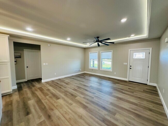 Building Photo - 726 Vine Dr