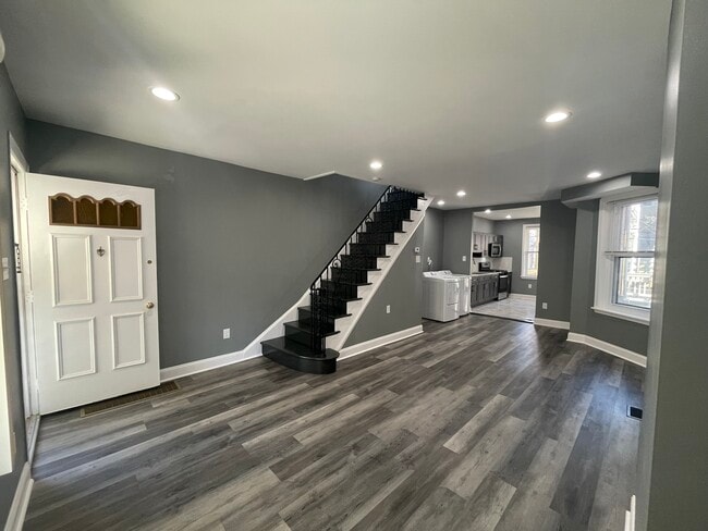 Photo - 1611 S Yewdall St House