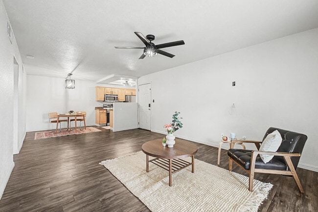 Foto del edificio - 2121 W Royal Palm Rd