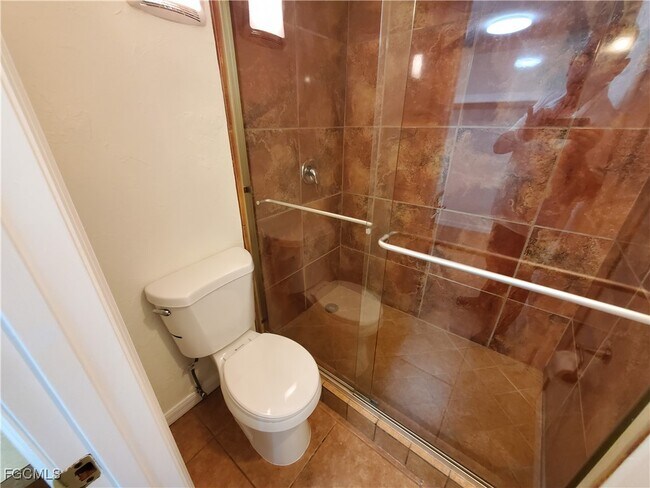 Foto del edificio - 2366 E Mall Dr