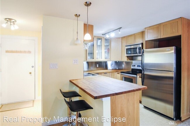 Building Photo - 1 br, 1 bath House - 3825 NE 155th PL Unit...