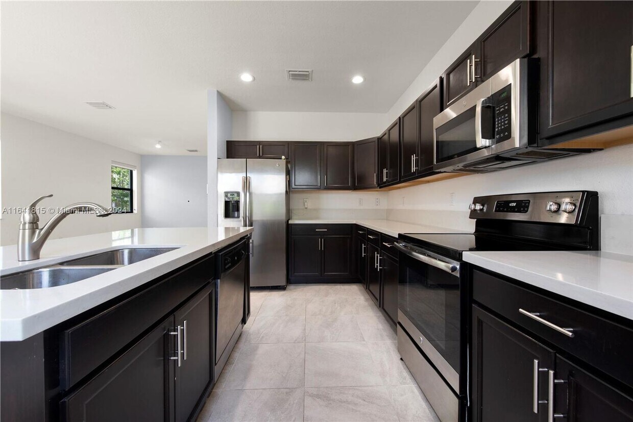 Primary Photo - 11436 SW 252nd St