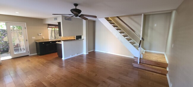 Foto del edificio - 1113 E North Ln