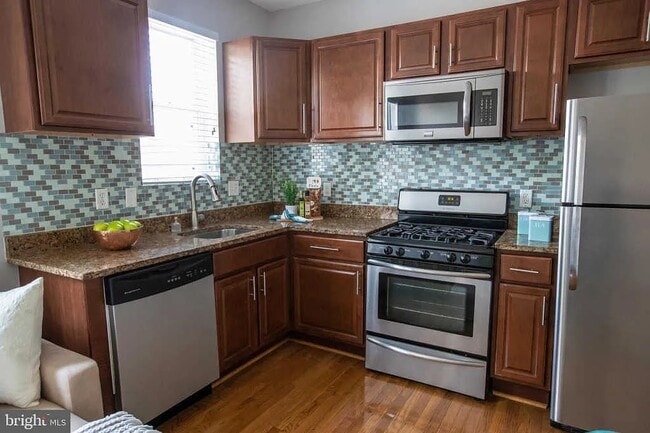 Building Photo - 2 17th St SE