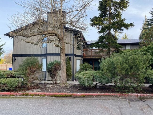 Building Photo - 7125 Rainier Dr