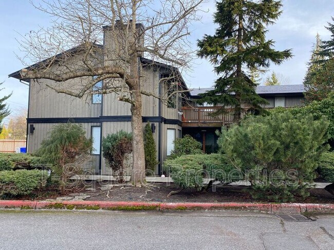 Foto del edificio - 7125 Rainier Dr