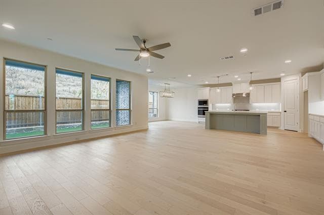 Foto del edificio - 3529 Kings Ct Dr