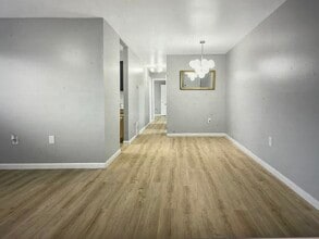 Building Photo - 1175 Carriage Cir