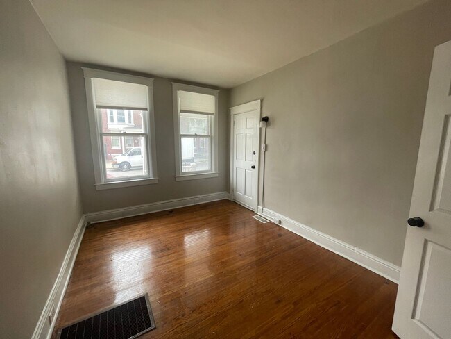 Building Photo - 853 Wayne Ave