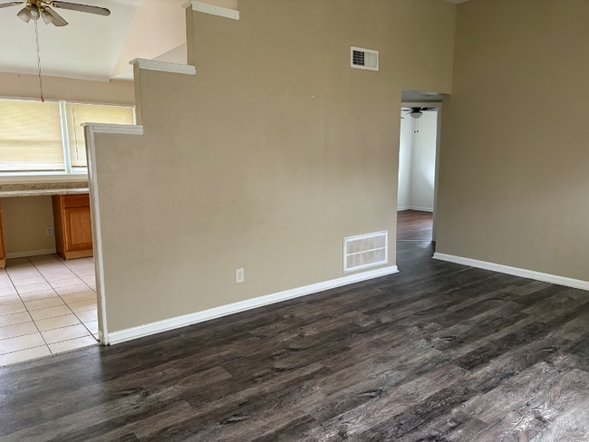 Photo - 5406 Sir Barton Rd House