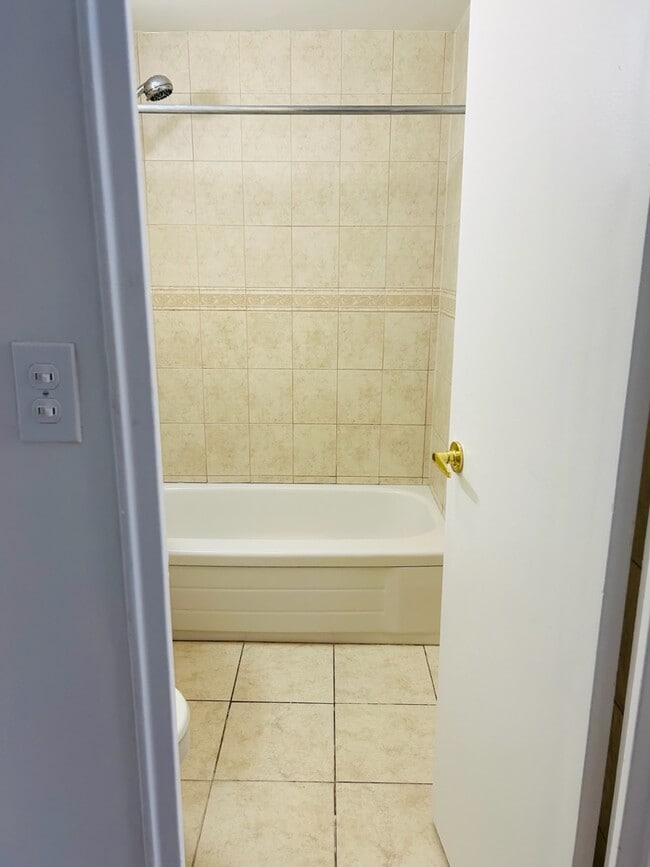Bathroom - Rosedale Ravine Apartments