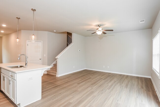 Building Photo - 866 Calvin Park Dr