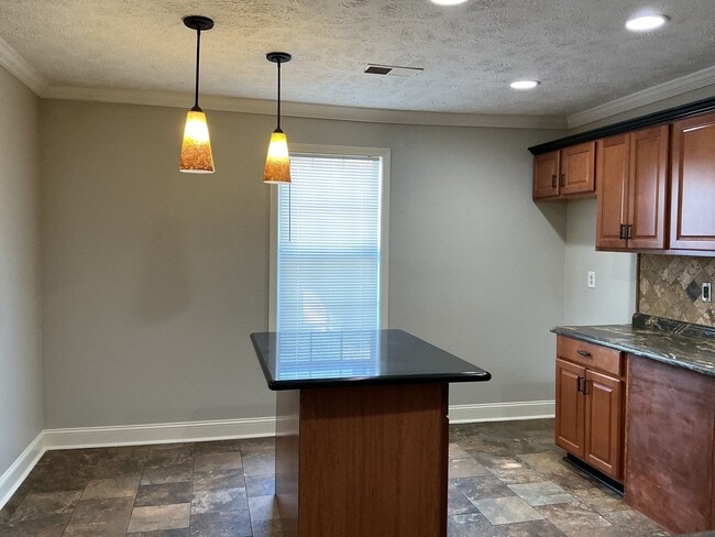 Building Photo - 65 Harvest Dr