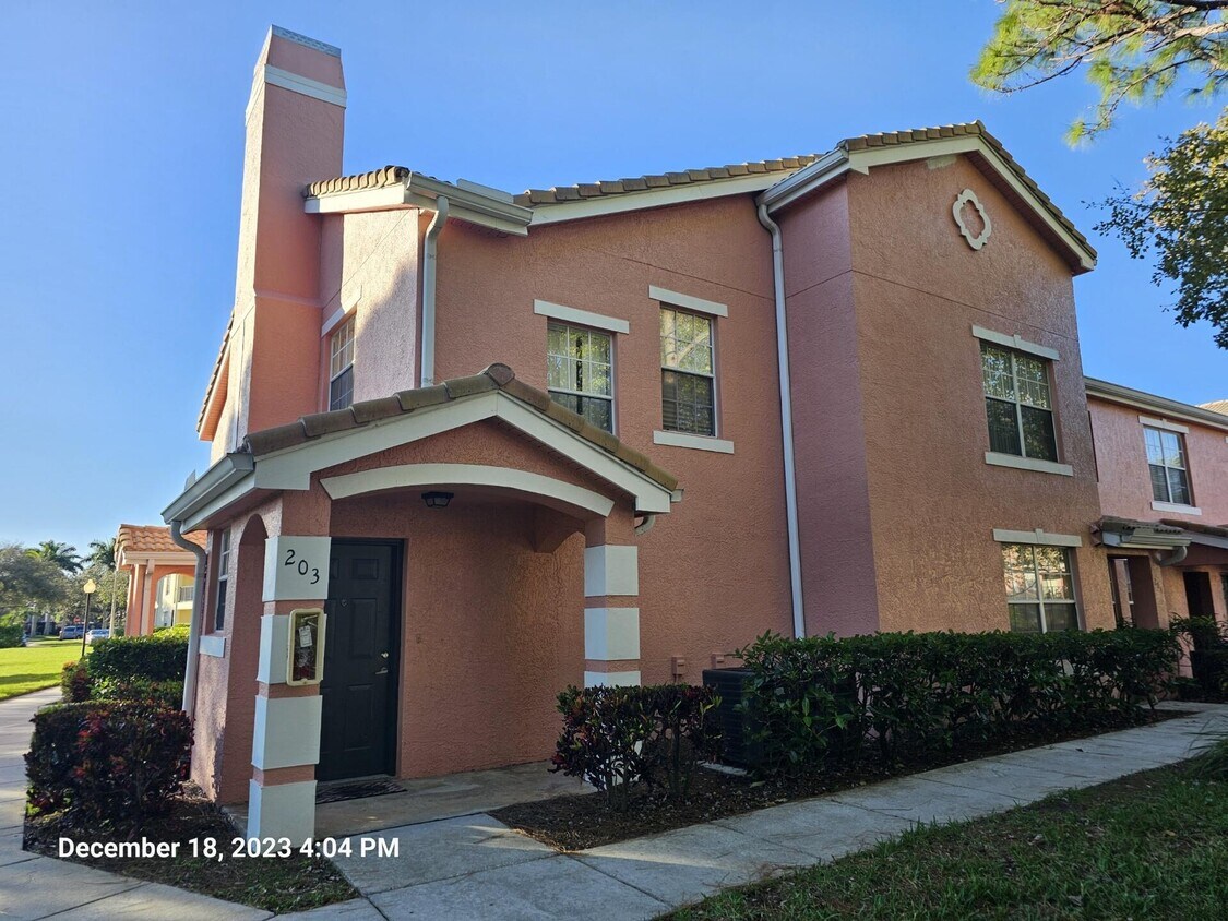 Primary Photo - 118 SW Peacock Blvd