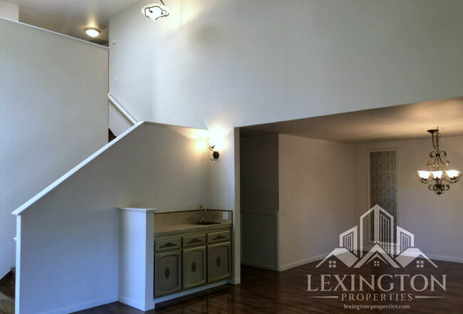 Foto del edificio - Wonderful, 3Bed/2.5Bath Home + Loft, in Oa...