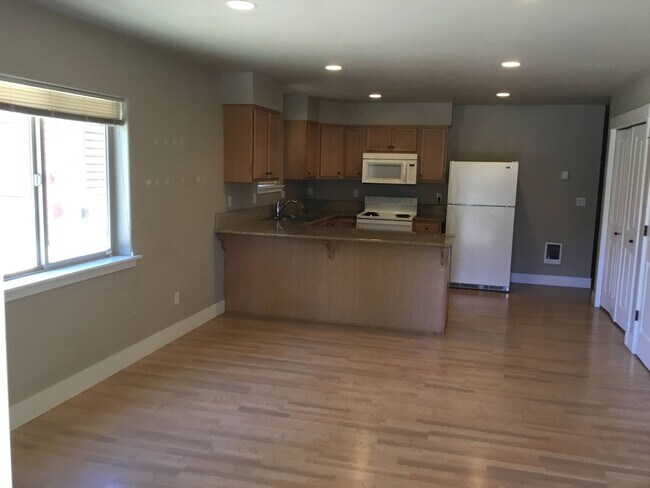 Foto del edificio - 5 Bedroom Duplex in University Area