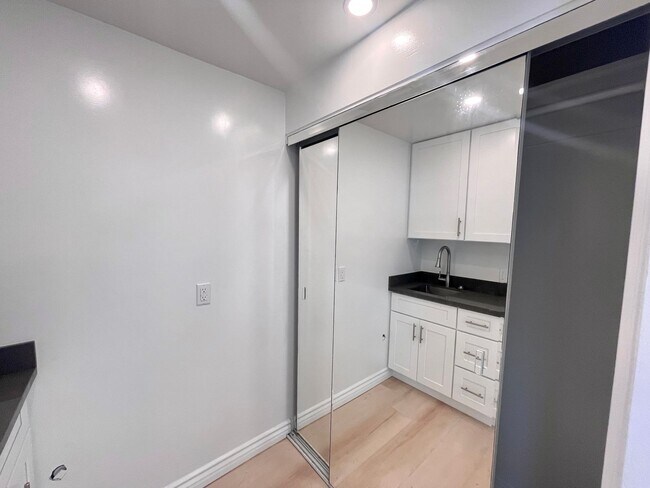 Foto del edificio - 10340-10360 Bellwood Ave