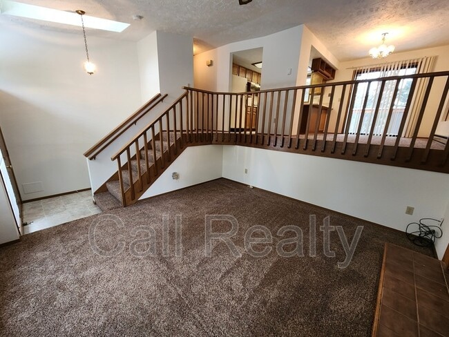 Building Photo - 1533 E 39th Ave