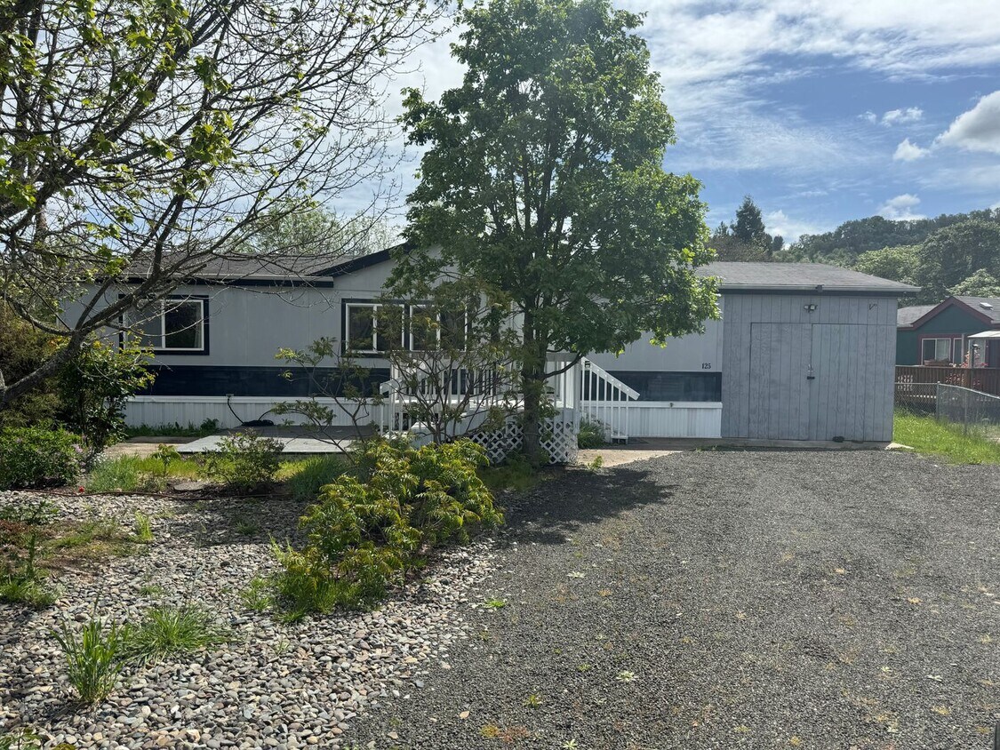 Primary Photo - Green area 3 Bedroom 2 Bath