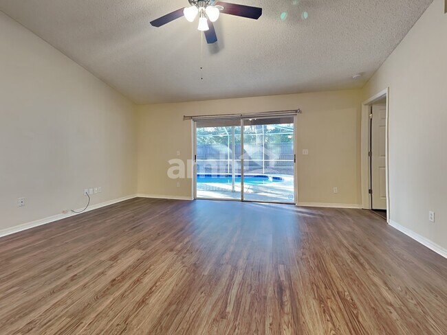 Foto del edificio - 17758 Oak Bridge St