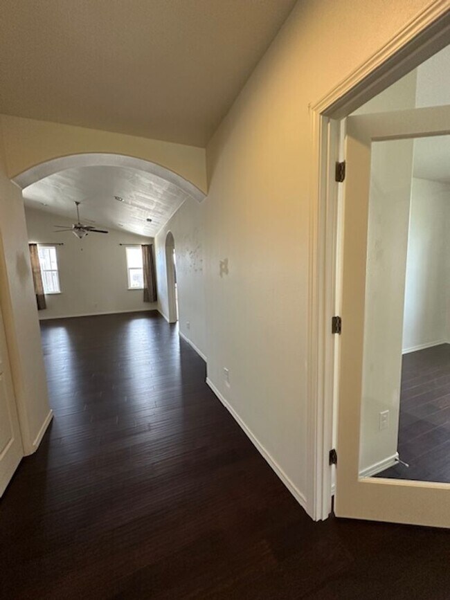 Building Photo - Spacious 3-Bedroom Home with Dedicated Off...