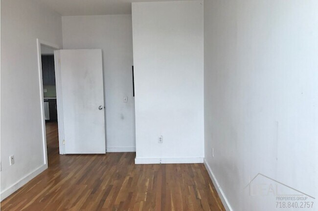 Building Photo - 180 Noll St
