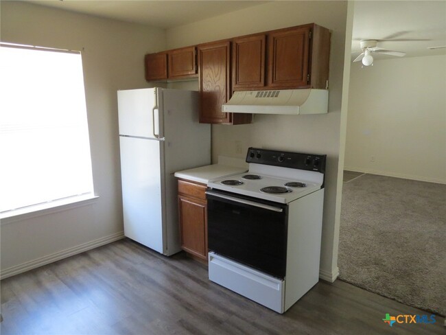 Building Photo - 1602 Benttree Dr