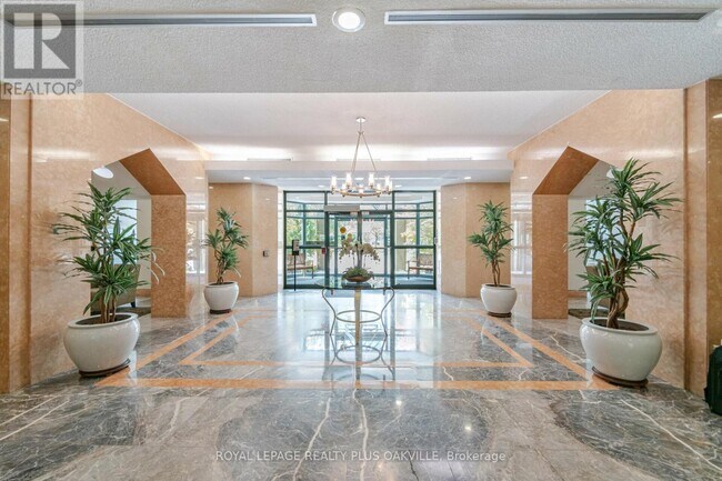 Photo du bâtiment - 2177 Burnhamthorpe Rd W