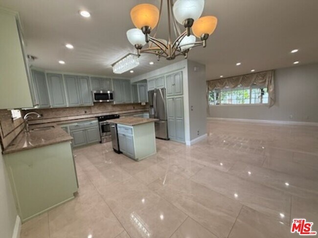 Foto del edificio - 12623 Jolette Ave