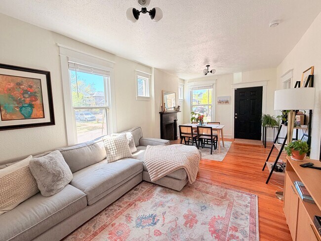 Foto del edificio - Charming 2 Bed 1 Bath Duplex in West Highlands